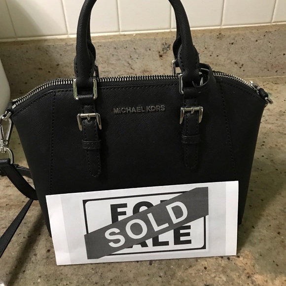 Handbags - 🔥🔥🔥Michael Kors Crossbody Handbag🔥🔥🔥